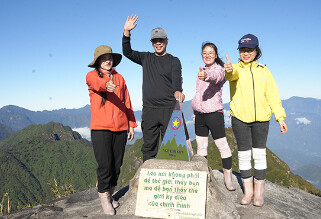 Chinh phục đỉnh núi Ngũ Chỉ Sơn