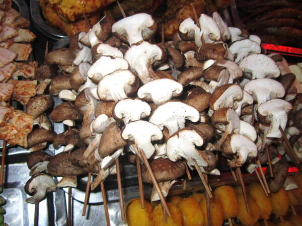 Ăn rau quả nướng ở Sa Pa